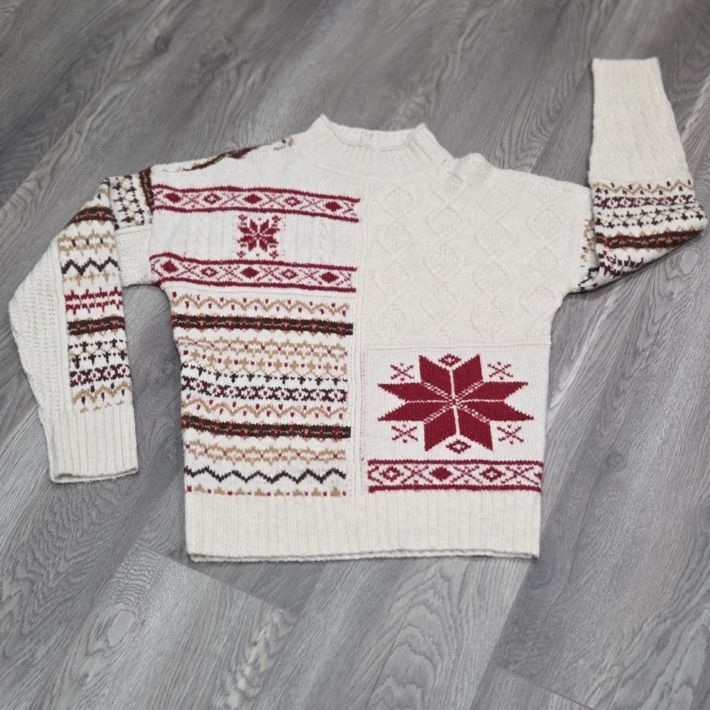American Eagle White and Red Patterned‎ Sweater Size XS